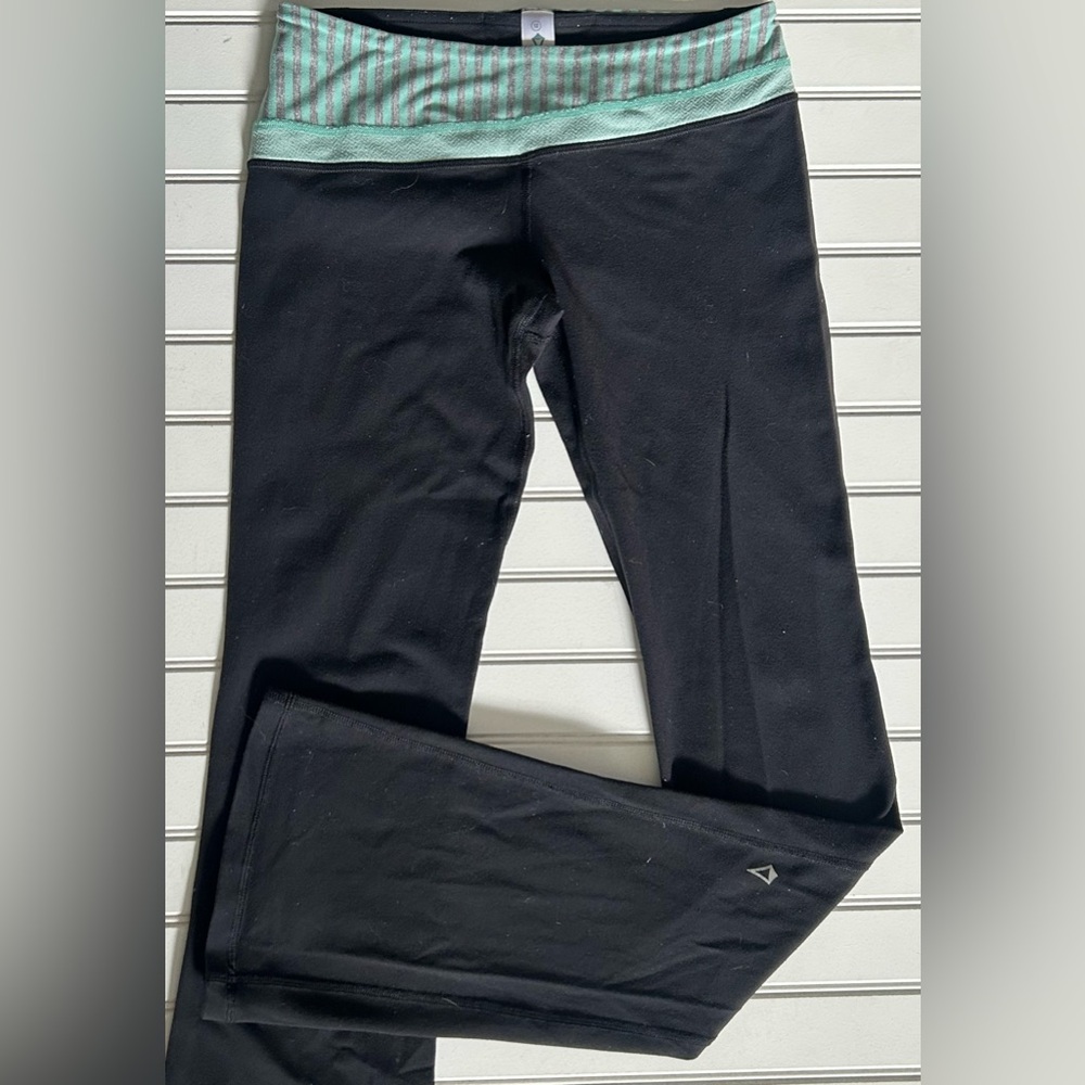 IVVIVA by LULULEMON girls size 12 black boot cut / flair leggings